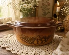 Pyrex Ovenware OLD ORCHARD Casserole Dish w/Brown Lid 475B 2.5 Qt. VTG
