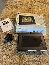 GiiNii 7  Digital Picture Frame 128MB Auto Rotate USB Port 16.9 Screen Ration