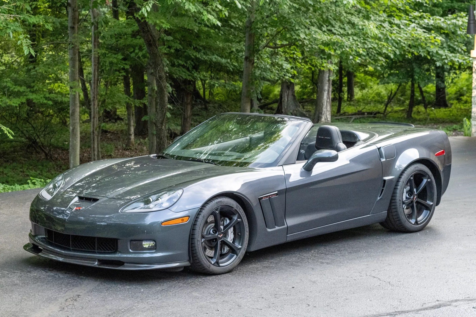 2011 Cyber Gray Metallic Chevrolet Corvette   | C6 Corvette Photo 4