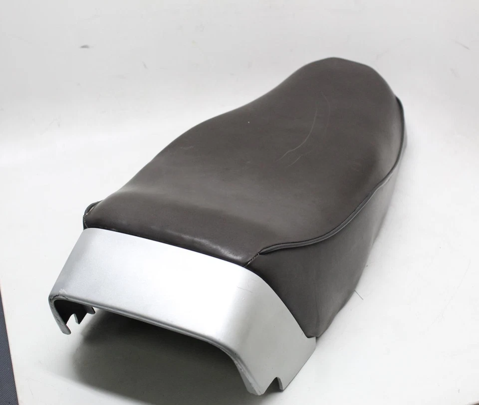 1977 Yamaha XS750 DRIVERS SEAT SADDLE - Image 4 of 4