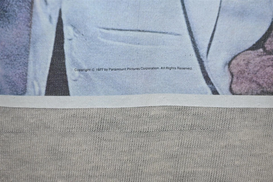 camiseta vintage anos 70 SATURDAY NIGHT FEVER JOHN TRAVOLTA DISCO FILME IRON ON P - Imagem 3 de 4