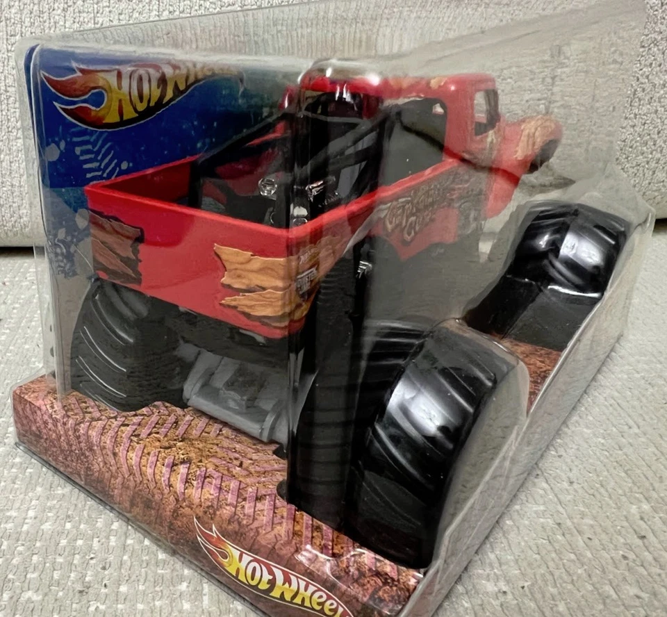 Hot Wheels Captain's Curse Monster Jam Truck 1:24 Die Cast Body 2010 NIP - Image 2 of 4