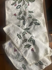 Tinsel & Fir Winter Berry Embroidered Table Runner New