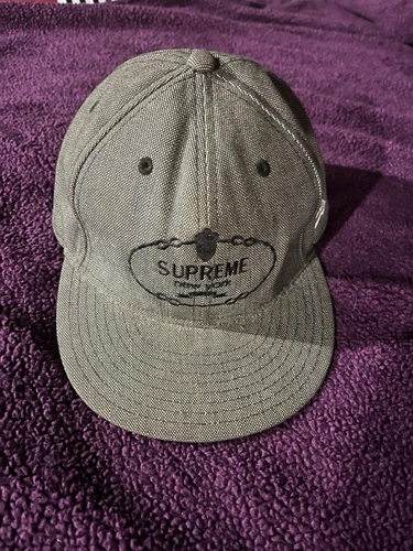 Chapeau Supreme New York Classic New Era 7 1/2 casquette rare vintage NYC QUELQUES DÉCOLORATIONS