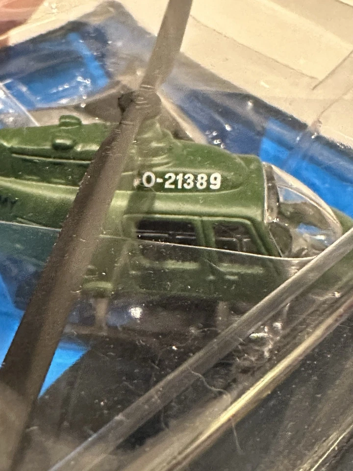 Литая копия вертолета Bell OH-58A Kiowa со стойкой Maisto Kid Connection - Изображение 4 из 4