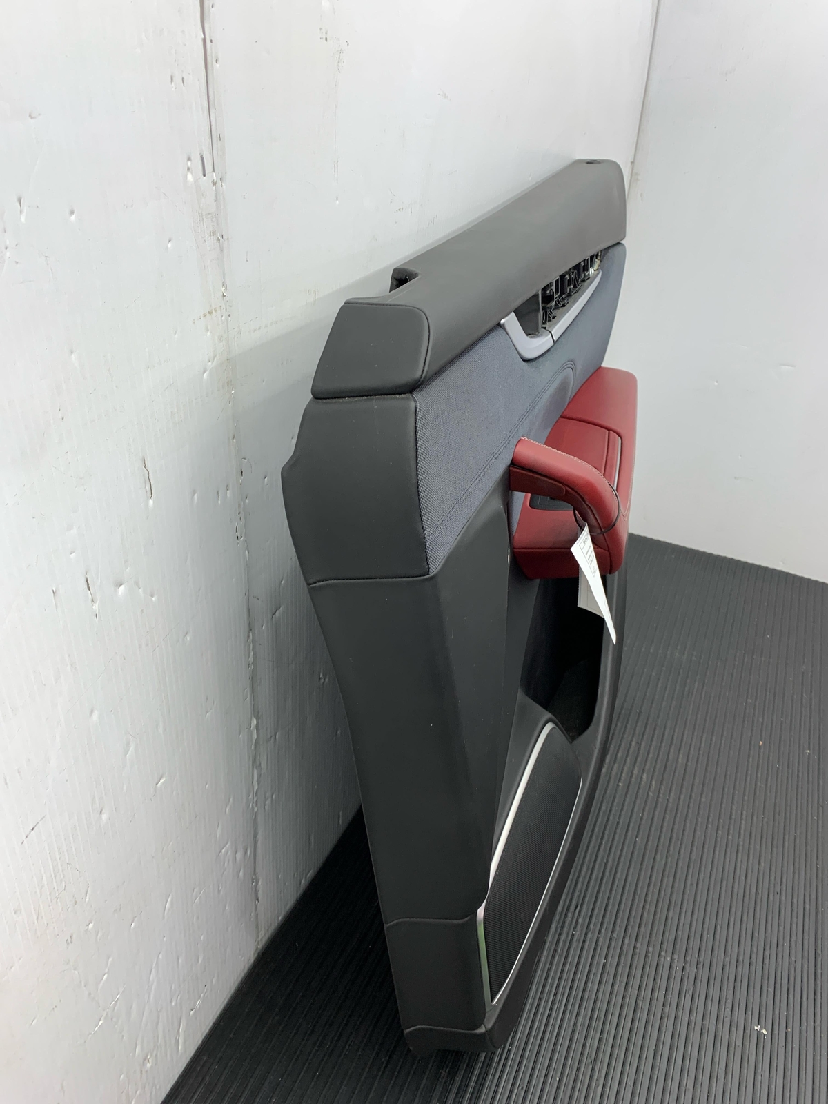 2017 - 2020 MASERATI LEVANTE M161 OEM RIGHT FRONT INNER DOOR TRIM PANEL