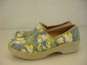 canvas clogs