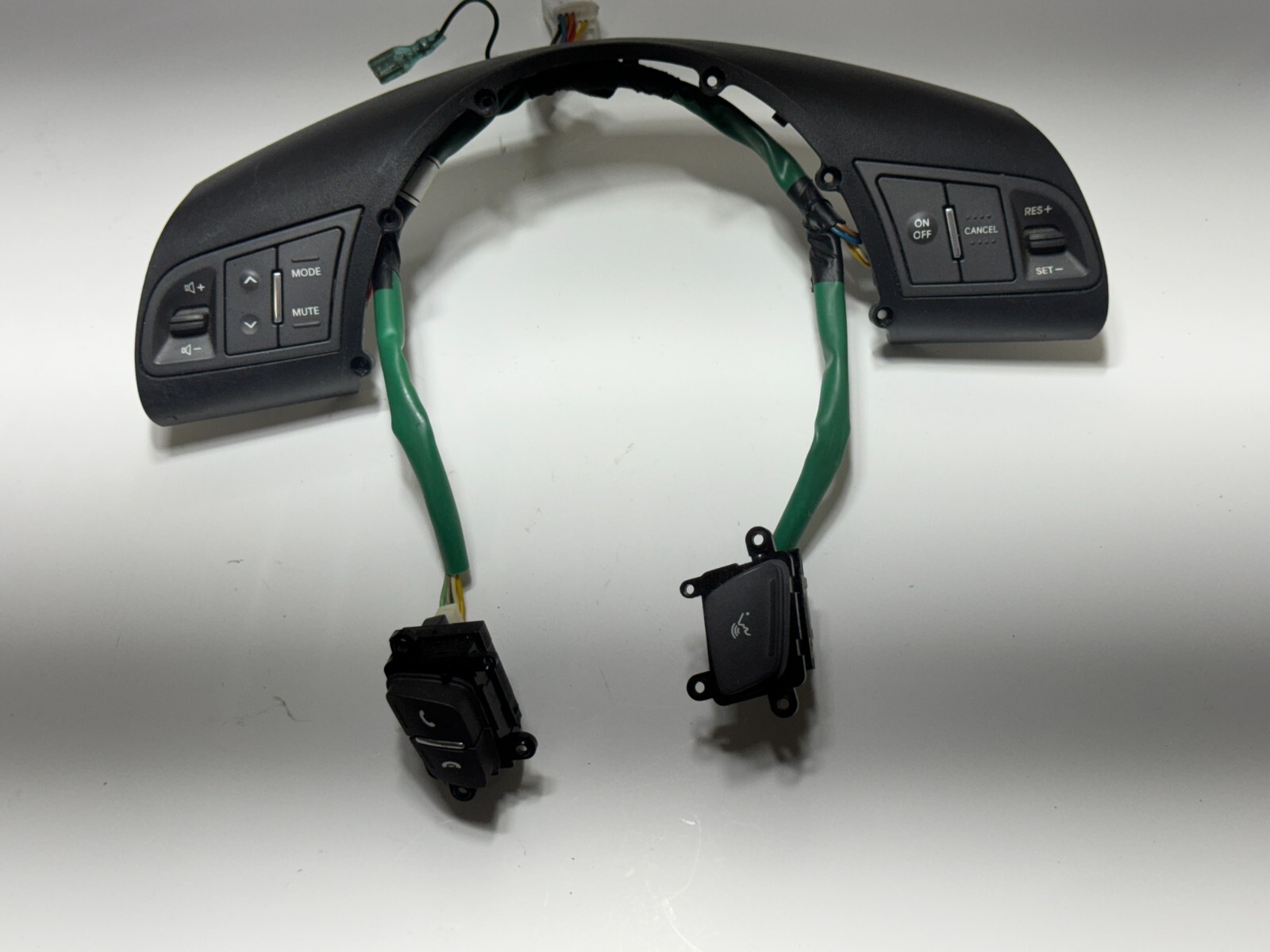 2010-2013 KIA SOUL STEERING  WHEEL AUDIO & CRUISE CONTROL SWITCH OEM