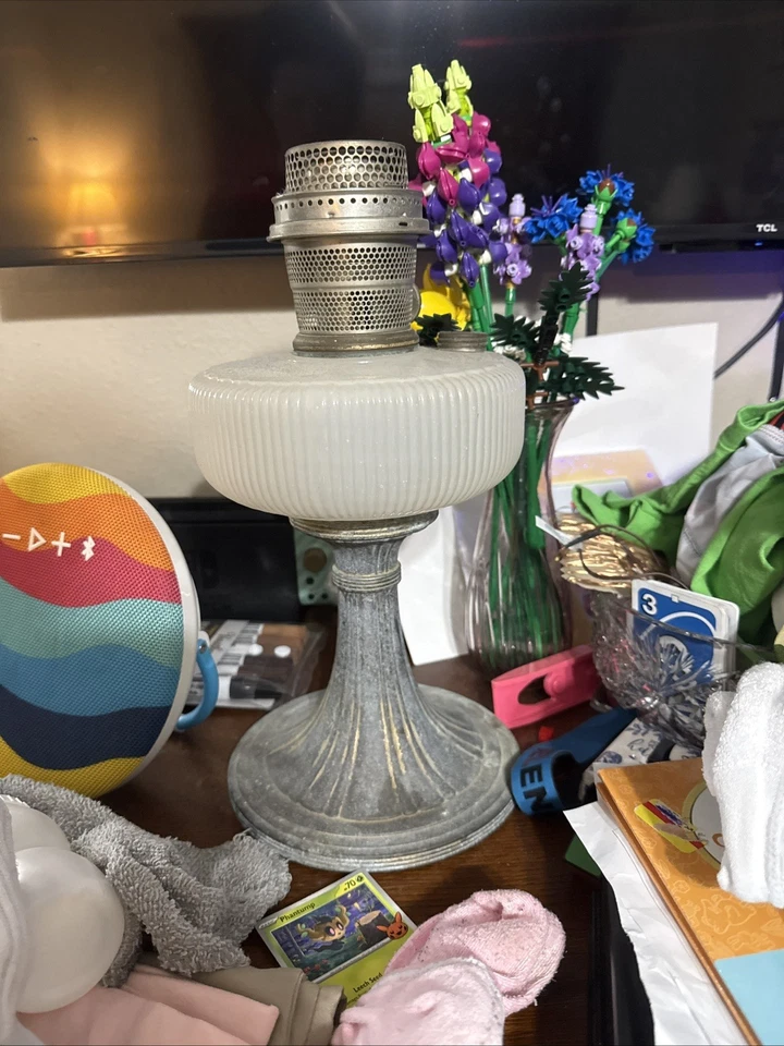 This is a Model B96  Aladdin White Moonstone, Silver base, Queen. - Image 2 of 4