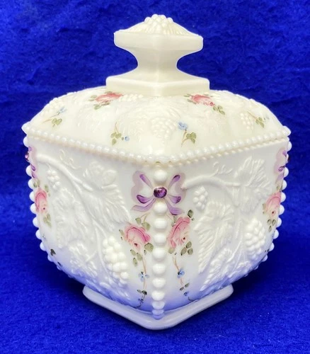 Vintage Westmoreland Milk Glass Beaded Roses & Bows Square Puff Box Candy Jar