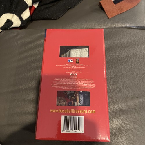 2018 BASEBALL TREASURES SEALED UNOPENED BOX WITH 30 PACKS .. ONE COIN EACH PACK - Picture 2 of 5