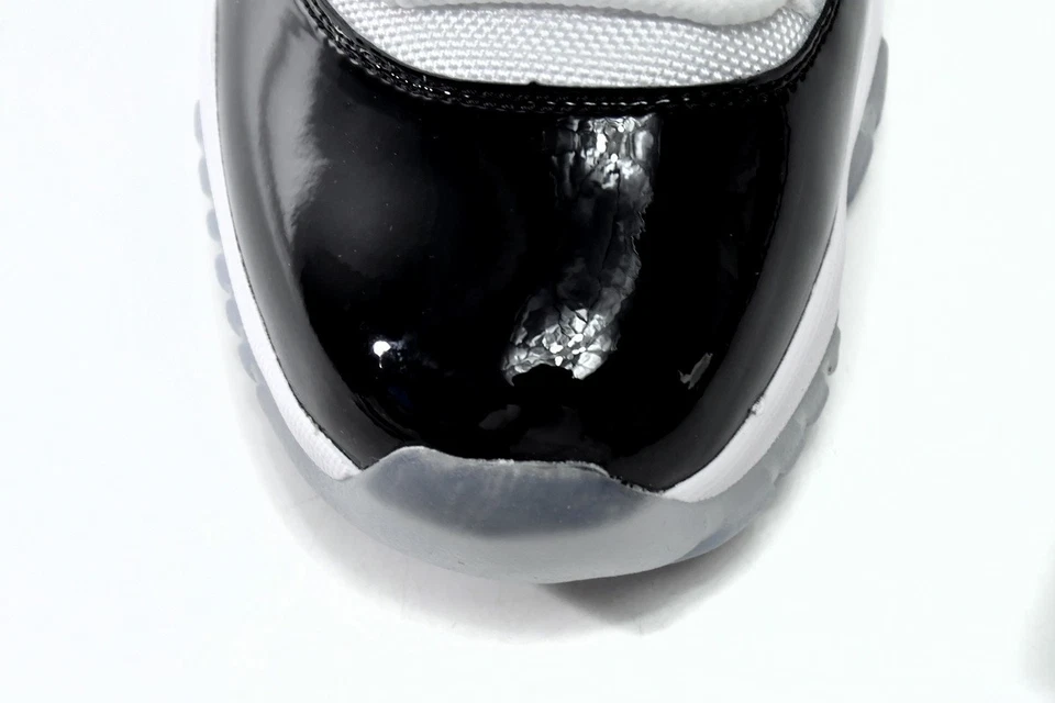 Nike's Low-top Air Jordan 11 'Retro Low Concord' son zapatos de baloncesto súper geniales Foto 2 de 4