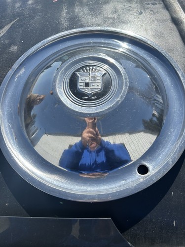1950 Vintage Cadillac Hubcap #1 - Bild 1 von 1