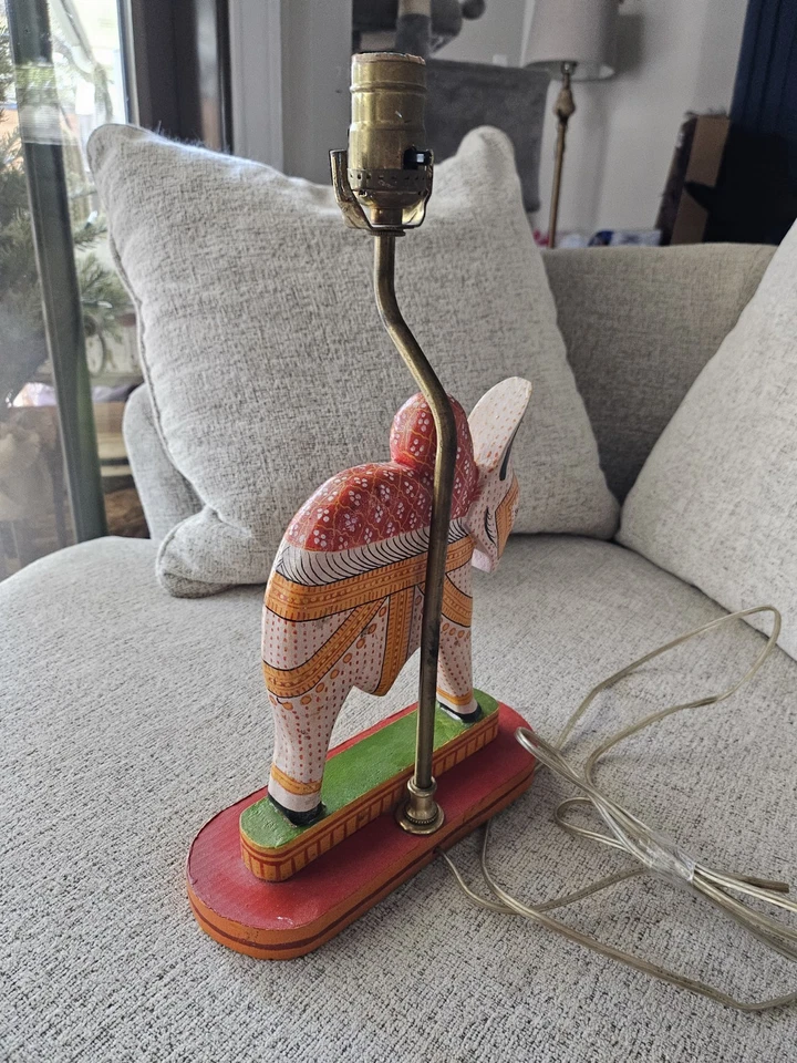 Antigua estatuilla india pintada a mano Nandi tallada de vaca lámpara popular rústica Foto 3 de 4