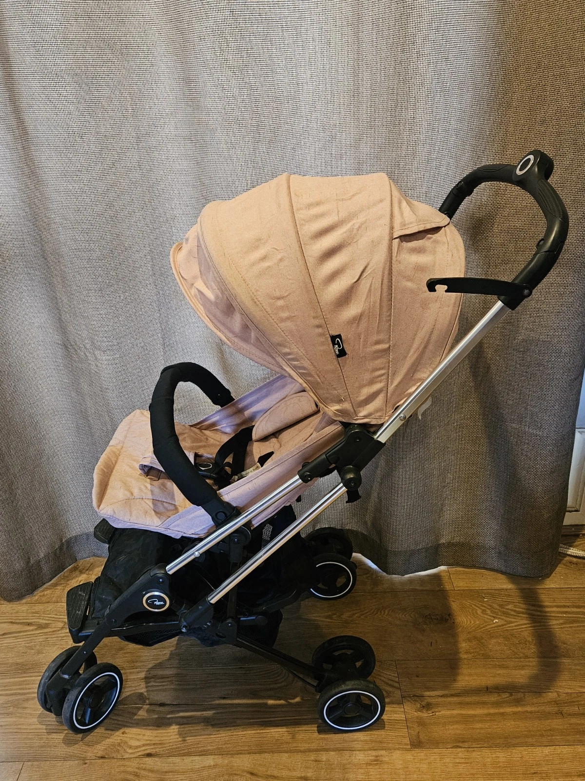 Roma Capsule 3 Lighweight Holiday Compact Foldaway Stroller Pastel Pink GC
Opens in a new window or