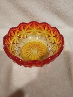 Vintage Tiara Glass Starburst Amberina Bowl With Cadmium Glow. Diam 6.5 In X 3in