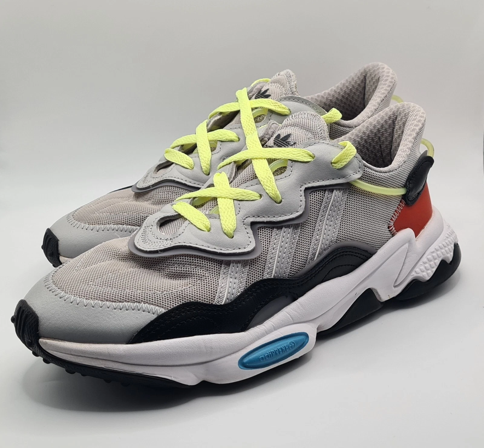 Adidas Ozweego scarpe da ginnastica uomo adolescente giovani taglia UK 6 5 grigio bianco scarpe FX6058