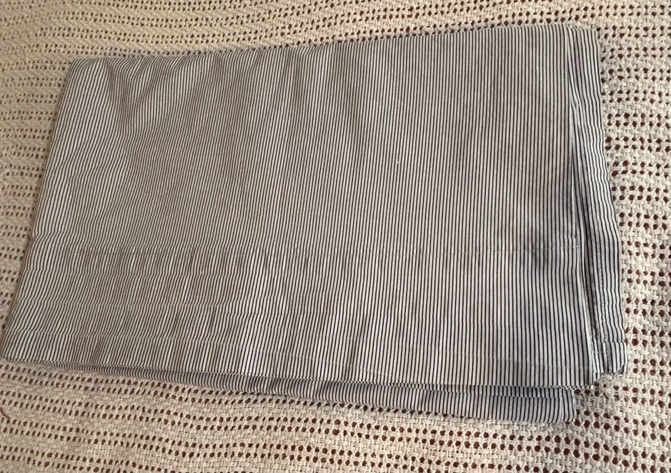 Sábana plana Royale completa azul marino blanco a rayas 100 % algodón. Foto 4 de 4