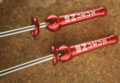 Jeu De Dégagements Rapides KCNC Z6 Rouge Anodisé - Rétro Oldschool, Neuf Dans Sa Boîte (NOS), Pour Moyeu Route/VTT