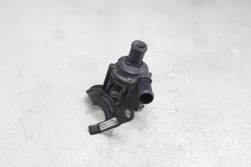 Volkswagen Passat B8 2016 2.0 Tdi DFC Motor Zusatz Wasserpumpe 5Q0965561B