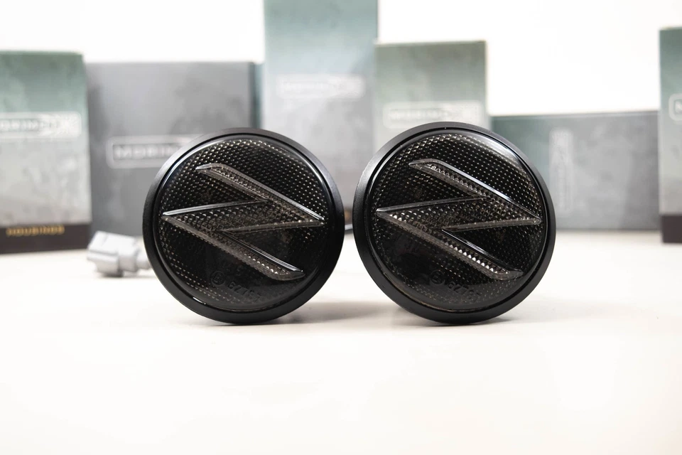 Luces de señalización laterales LED de humo negras Morimoto LF0561 para Nissan 370Z 2009-2020 Foto 2 de 4