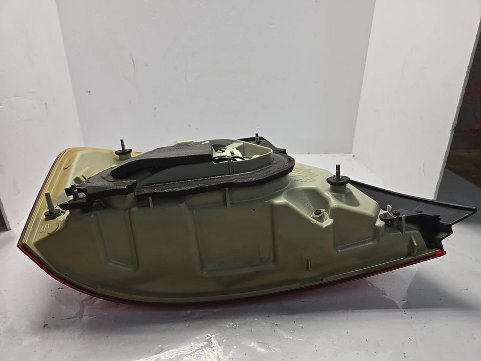Infiniti M35 M45 2006 2007 luz trasera derecha del lado del pasajero luz de freno LED OEM Foto 4 de 4