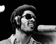 Singer and Songwriter STEVIE WONDER Glossy 8x10 Photo Musical Print Poster