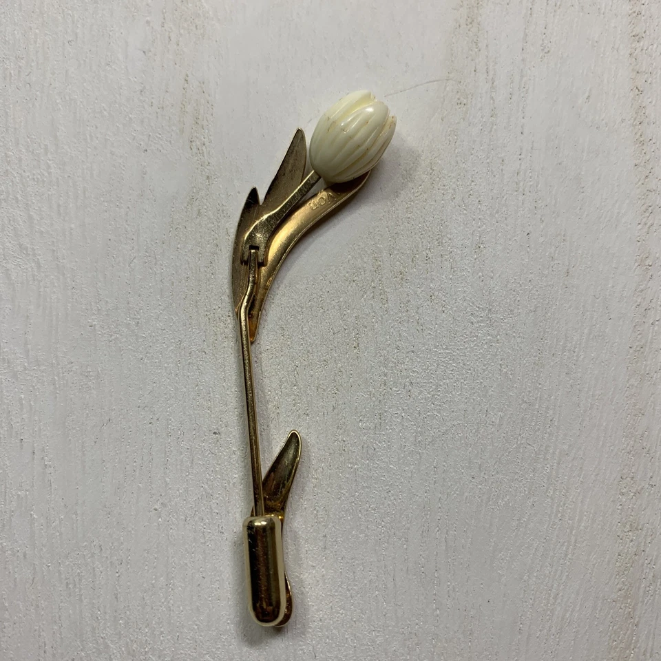 Prendedor de solapa Avon flor de tulipán tallo largo floral revestido de oro blanco lucite Foto 2 de 2