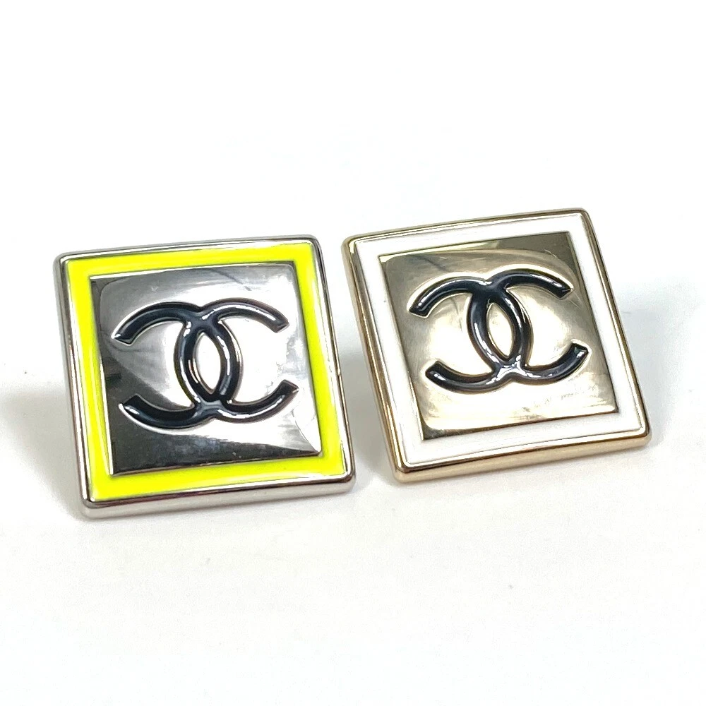 Chanel pin & brooche Chanel Gold in Metal - 35719664