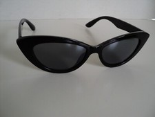Retro cat eye sunglasses/ Black/ very nice