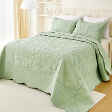EVENHUG Quilt Set King Size Soft Lightweight Sage Green Bedspreads 2 Pillow