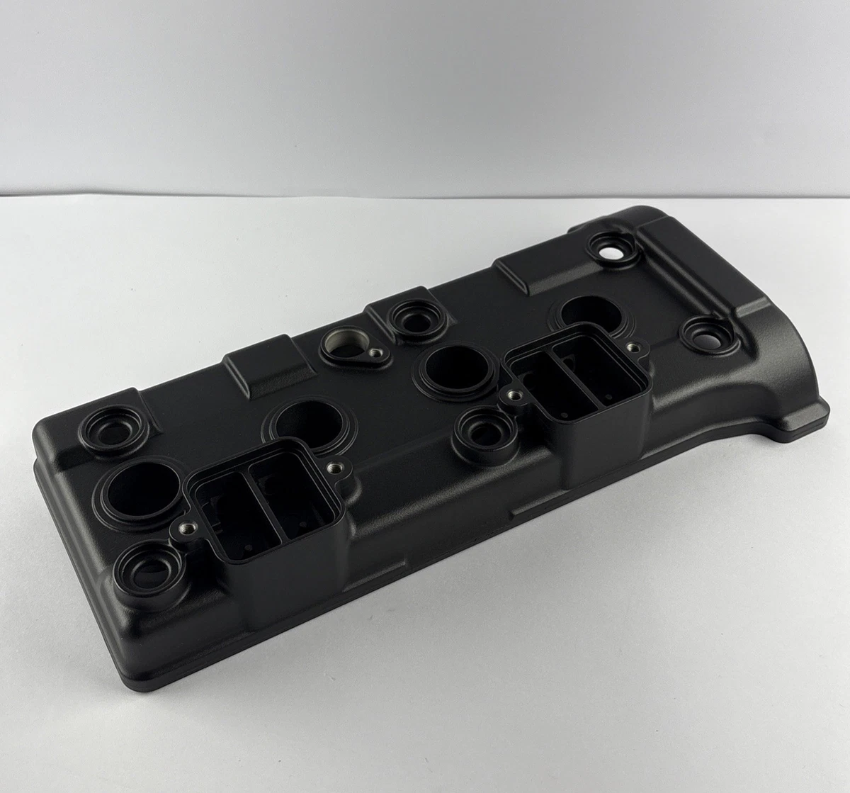 YAMAHA 2C0-11191-01-00 - CYLINDER HEAD COVER OEM photo 3