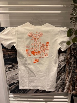 Nike Shirt Herren S weiß Athletic Arts Club orange Grafik T-Shirt FB9801-10