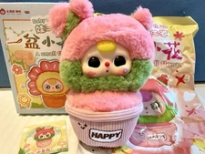 Baby Three Small Flower Confirmed Plush Pendant Keychain  New 🩷💚