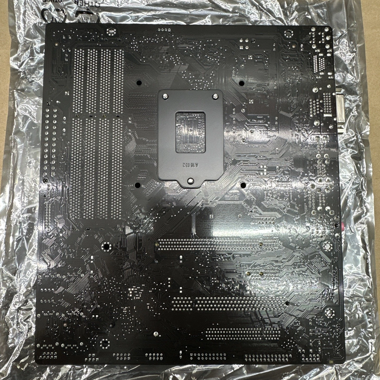 ASUS B85M-E/CSM Motherboard - Thumbnail 4