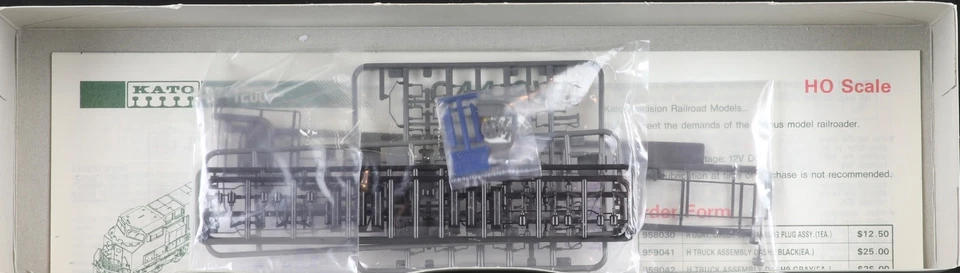 Kato 37-1304 HO Scale CSX GE C44-9W Dash-9 Diesel Locomotive #9024 NEW! - Image 2 of 4