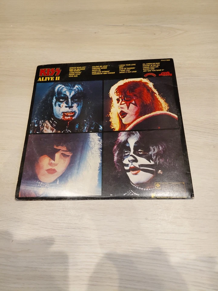 KISS ALIVE  2 IN RED VINYL  1977 COMPLETE  + TATTOO  SHEET. - Image 4 of 4