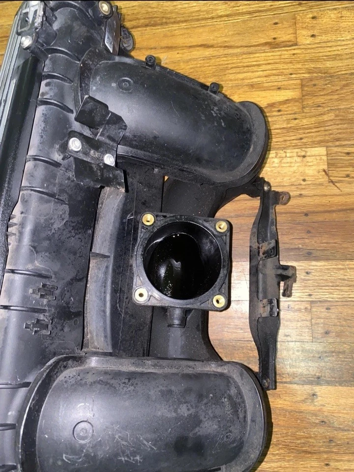 Conjunto coletor de admissão BMW 528xi 528i 2008-2010 fabricante de equipamento original E60 3,0L - Imagem 2 de 4