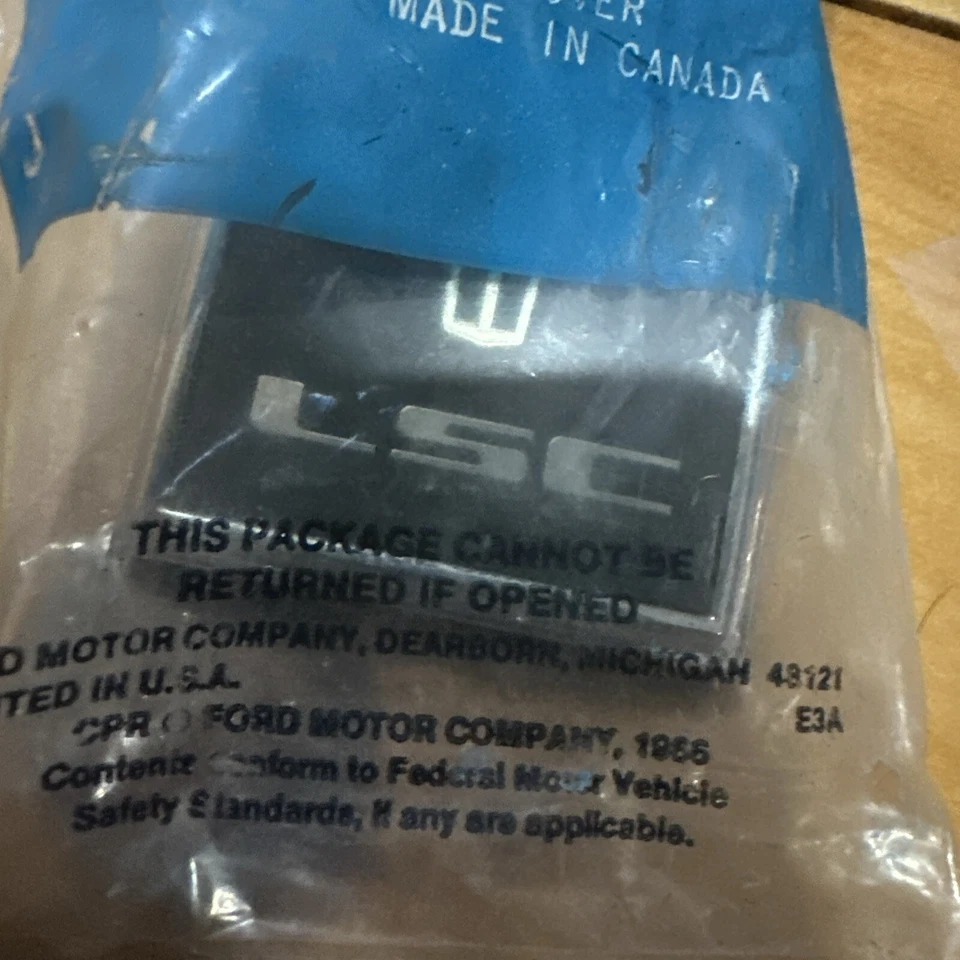 Cubierta de bloqueo de maletero Ford 1984-92 Lincoln Mark VII LSC RARA F0LY-6343600-B nueva de stock Foto 2 de 4