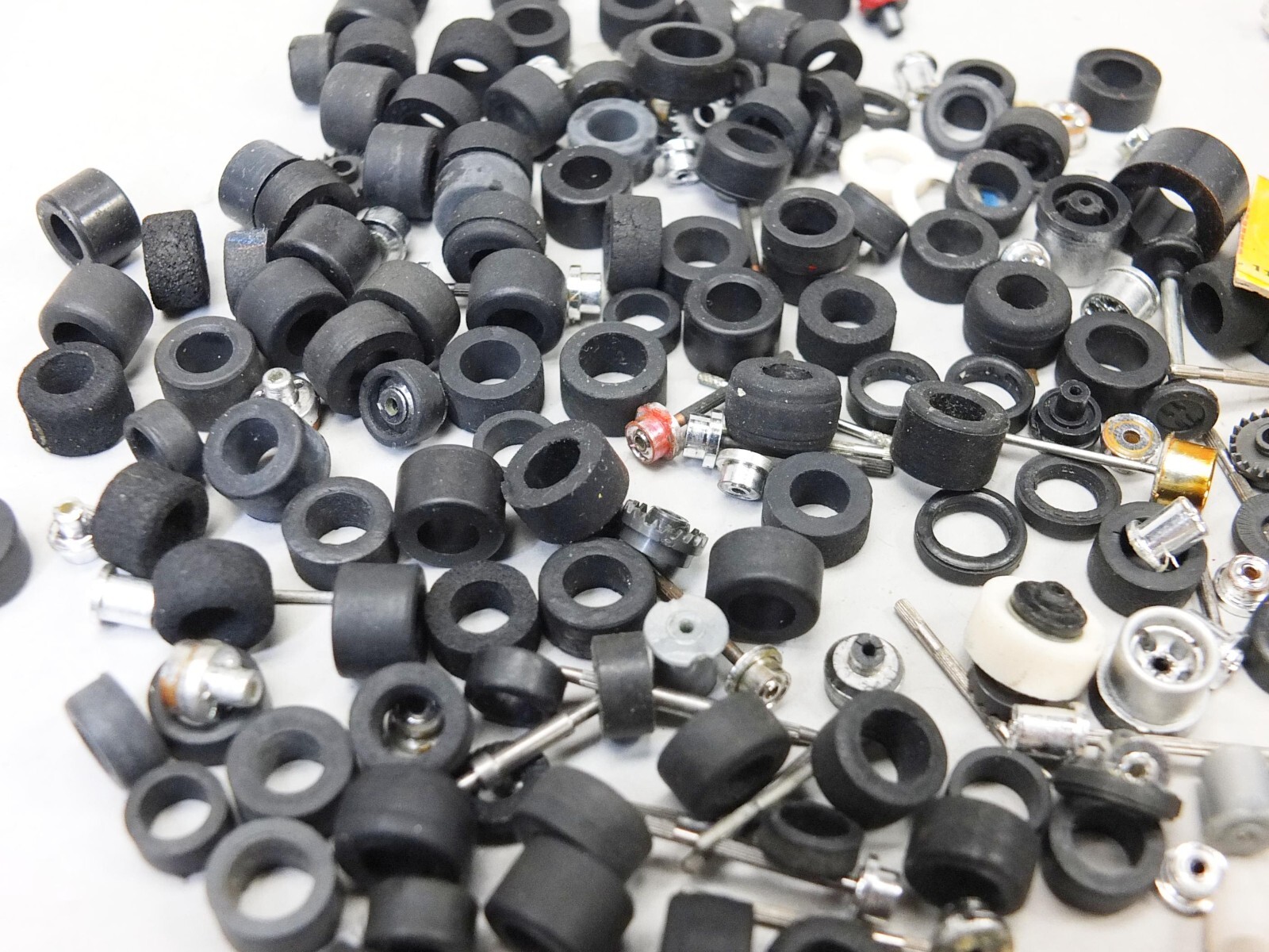 3 HO Slot Car Parts SALVAGE Lot Aurora AFX, MagnaTraction, TJet