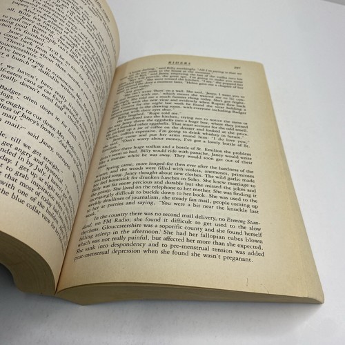 RIDERS By Jilly Cooper - Vintage Paperback - Third Print - Used, Look - Read - Picture 10 of 20