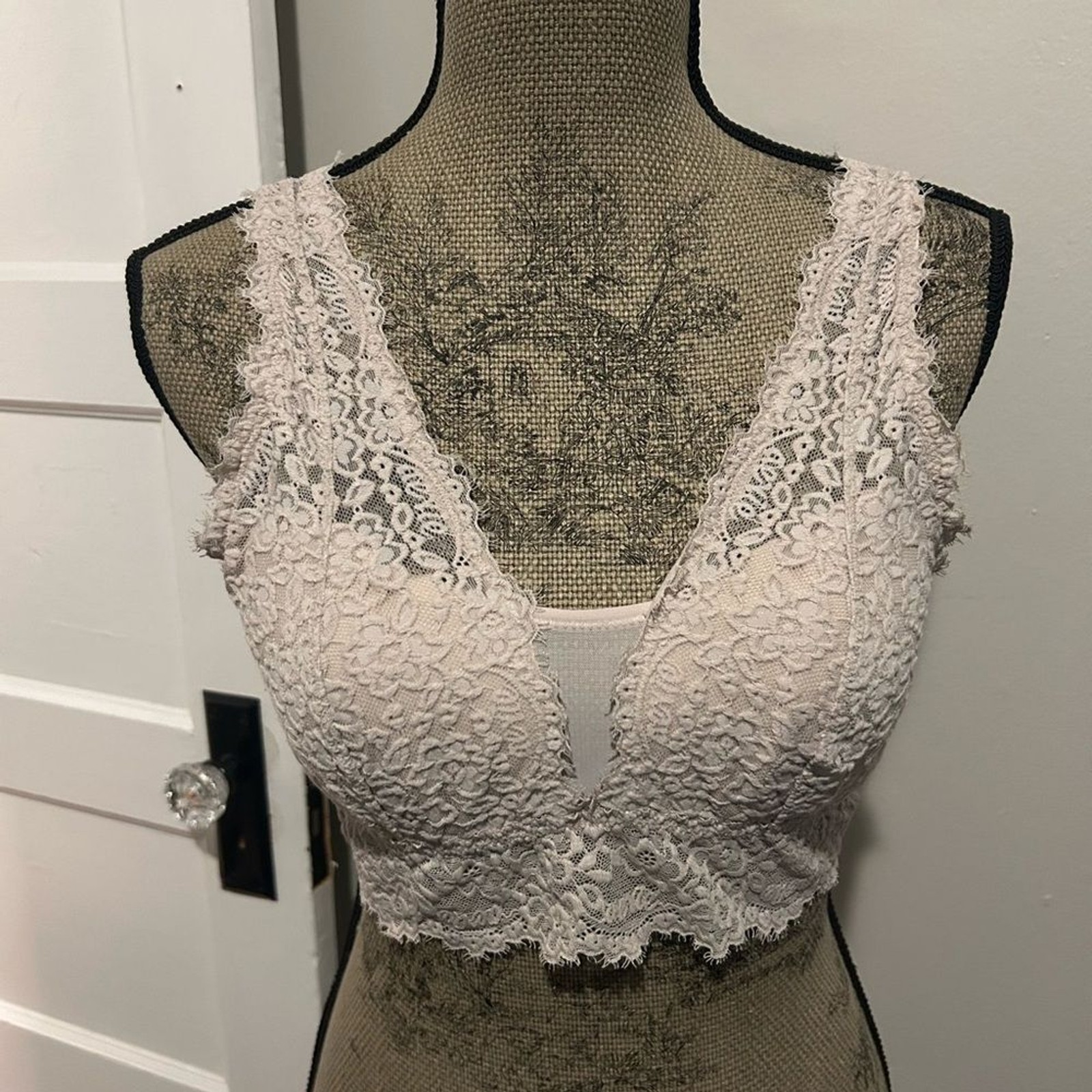 Aerie Beige Cream Floral Lace Bralette
