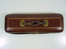 Ancienne boîte à gants en cuir marron et sa pince