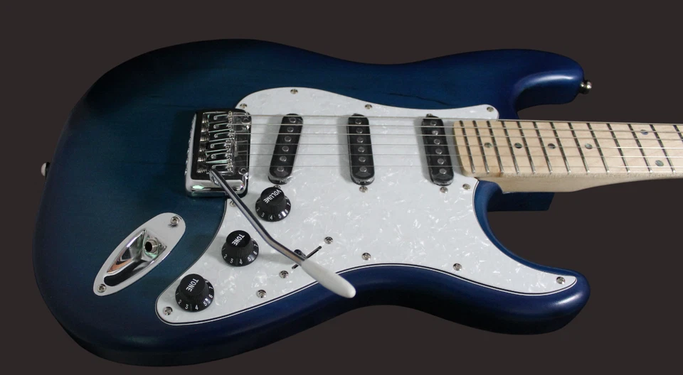 Modelo Stratocaster Azul Ultramar - Imagen 3 de 4