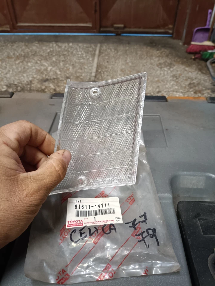 LÁMPARA DE ESTACIONAMIENTO Y LIQUIDACIÓN LENTE TOYOTA CELICA RA40 TA40 NUEVA GENUINA 81611-14111 Foto 3 de 3