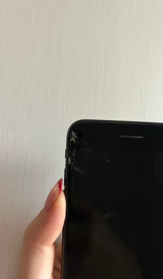 Apple iPhone 8 Plus - 64 GB - Grigio Siderale (Sbloccato) - Immagine 4 di 4