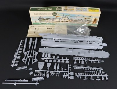 RAR! - HMS Ark Royal 600 / Schiff Bausatz aus Plastik / Neuwertig #Z1