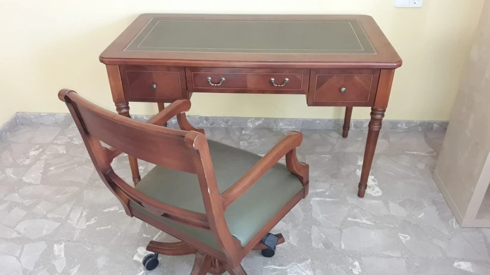 escritorio madera nogal clásico vintage con tapa verde y sillon a juegojuego - Imagen 2 de 4