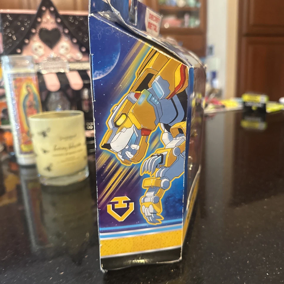 2017 New Voltron Legendary Defender Yellow Lion Metal Defender Super Rare - Image 4 of 4