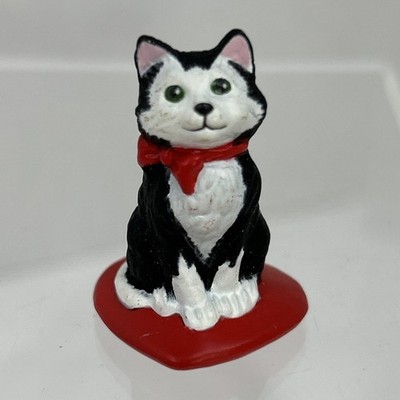 Hallmark Merry Miniatures 1988 Black & White Cat Kitty Kitten Sitting Red Heart